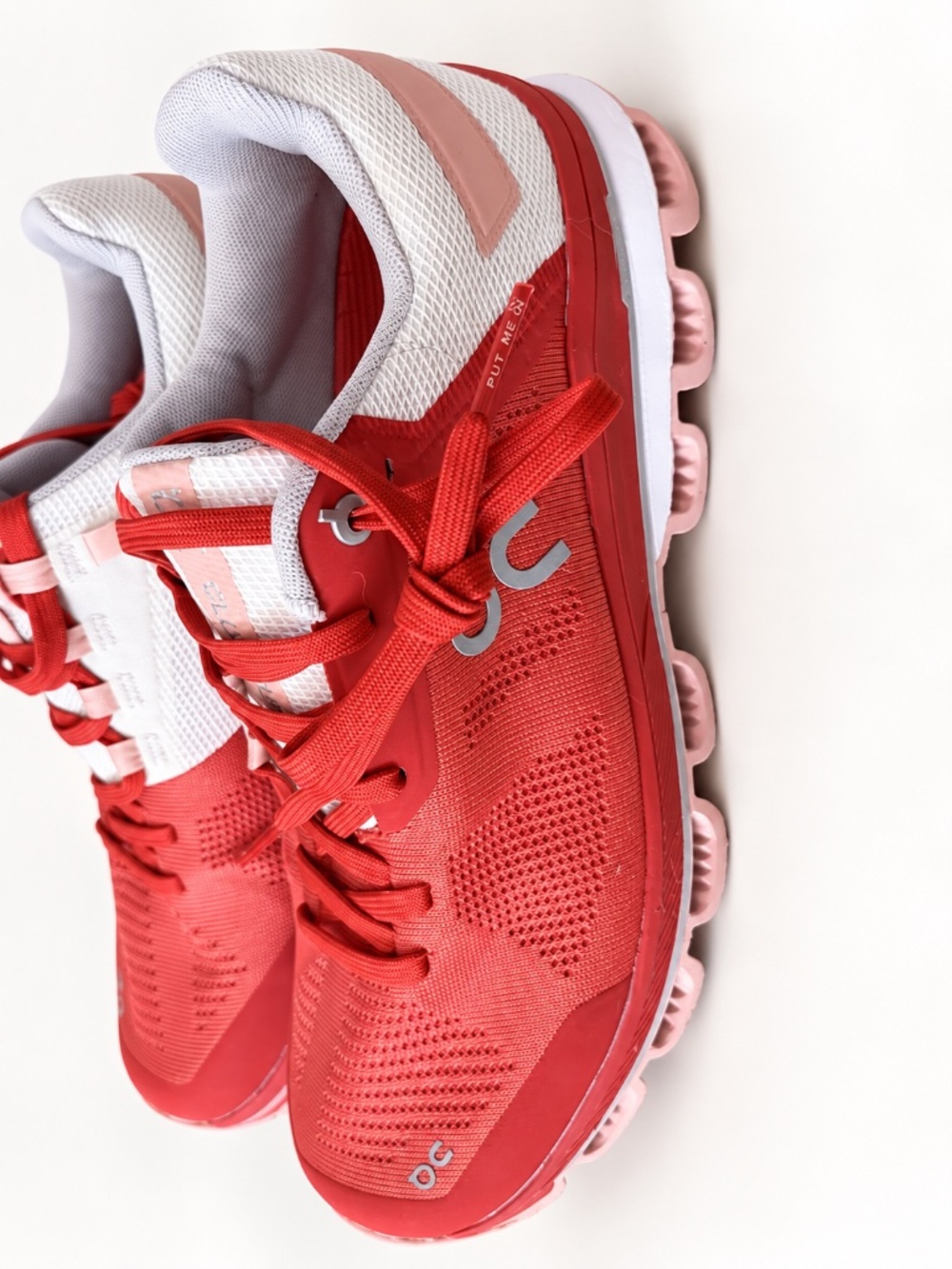 On Running Women’s Sneakers – Size 8.5